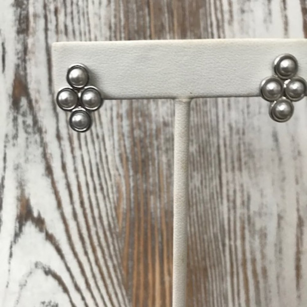 Lia Sophia - Pearl & Silver Earrings - Picture 2 of 3
